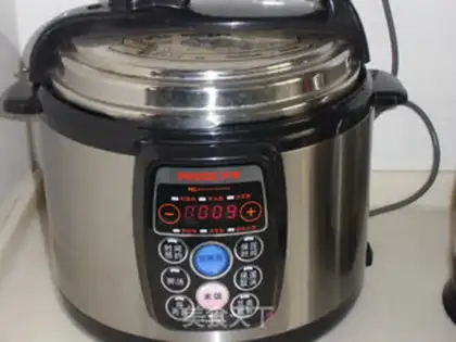 Make Shrimp pineapple rice step 0