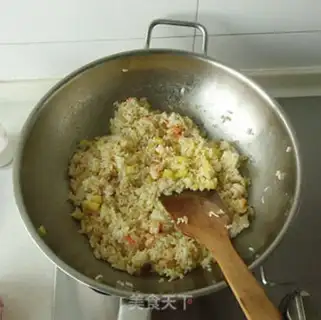 Make Shrimp pineapple rice step 9