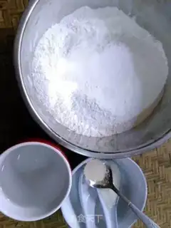 Make Onion cake step 0