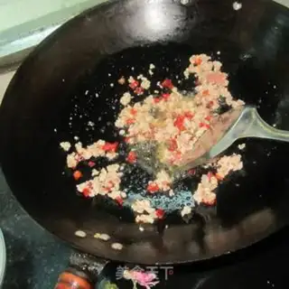 Make Dry chili meat pasta step 4
