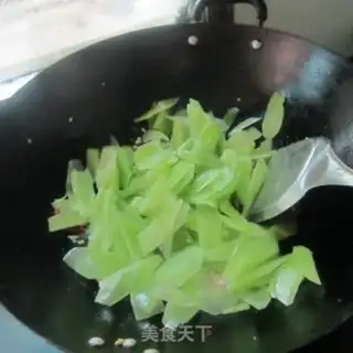 Make Dry chili meat pasta step 5