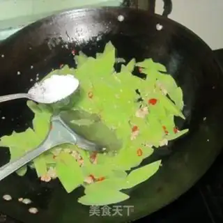 Make Dry chili meat pasta step 7