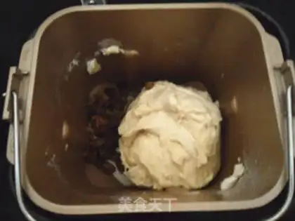 Make Chinese raisin toast step 3