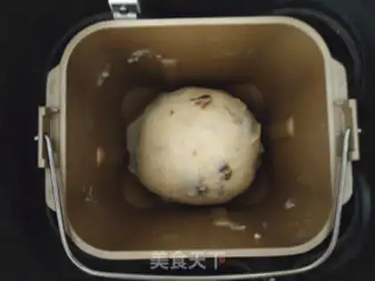 Make Chinese raisin toast step 4