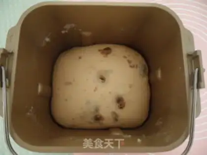 Make Chinese raisin toast step 5