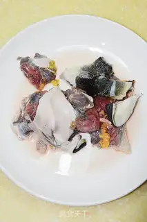 Make Soup of the figs and dry crustfish step 1