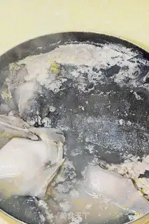 Make Soup of the figs and dry crustfish step 2