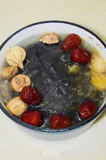 Make Soup of the figs and dry crustfish step 4
