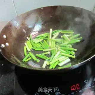 Make Dry-burn garlic sausage step 2