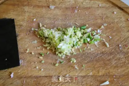 Make Roach pork clams and dumplings step 1