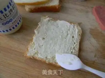 Make Nutritional breakfast, egg bun toast step 4