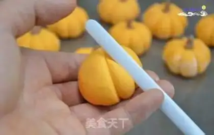 Make Pumpkin buns step 3