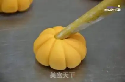 Make Pumpkin buns step 4