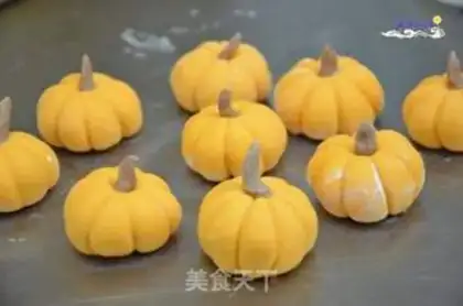 Make Pumpkin buns step 5