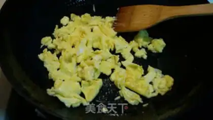 Make Eggs, garlic, tofu step 2
