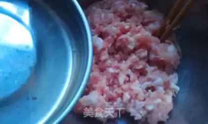 Make Squeeze meat buns step 2