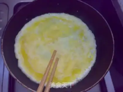 Make Garlic onion fried eggs step 1