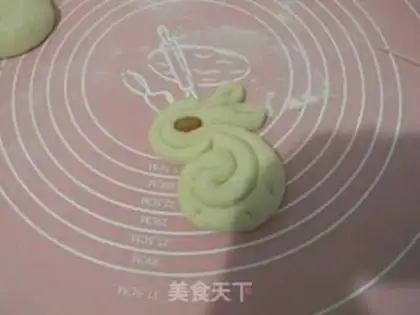 Make White rabbit step 3