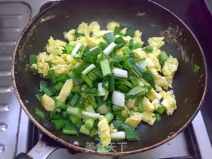 Make Garlic onion fried eggs step 4
