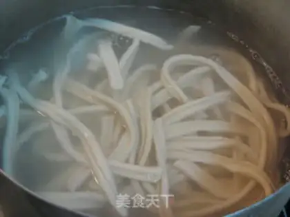 Make The sauce, the noodles step 1