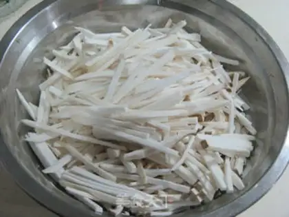 Make The sauce, the noodles step 4