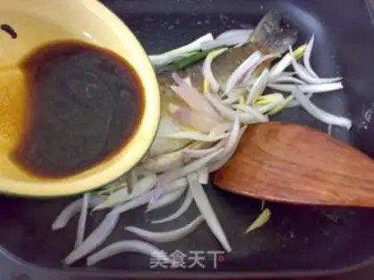 Make The onion burns the catfish step 5