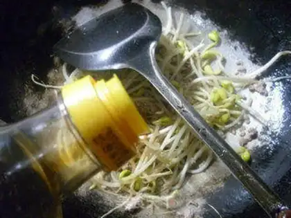 Make Onion fragrance sprouts step 4