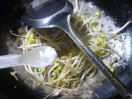 Make Onion fragrance sprouts step 5