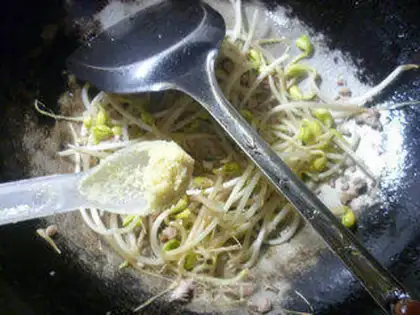 Make Onion fragrance sprouts step 6