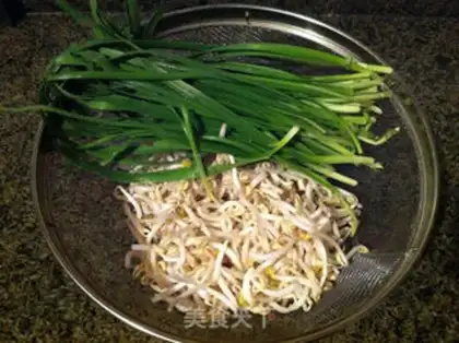 Make The green bean sprouts step 0