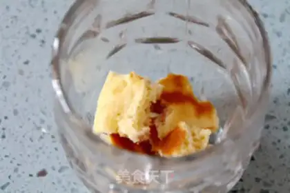 Make Strawberry cheese glasses step 4