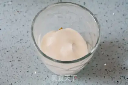Make Strawberry cheese glasses step 5