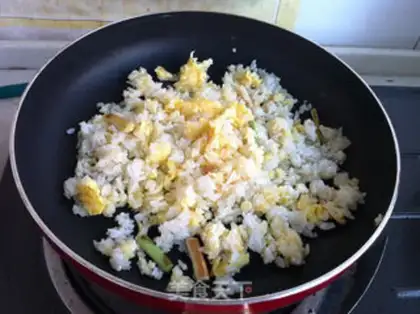 Make Garlic fried rice step 5