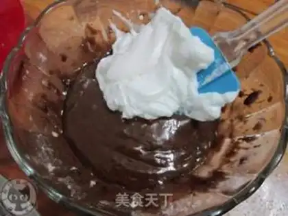Make Chocolate decorated cake step 3