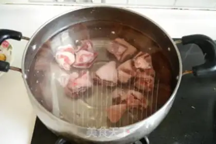 Make A cabbage fan, lamb chop soup step 2