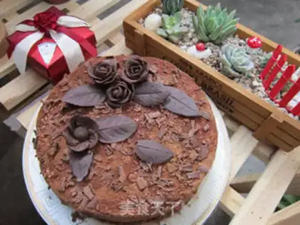 Make Chocolate decorated cake step 11