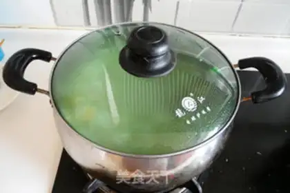 Make A cabbage fan, lamb chop soup step 7