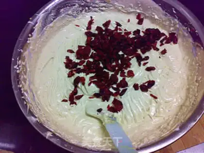 Make Cranberry green cheesecake step 11