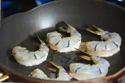 Make Wine and shrimp pasta step 5