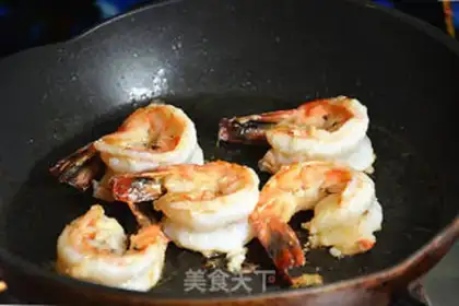 Make Wine and shrimp pasta step 6