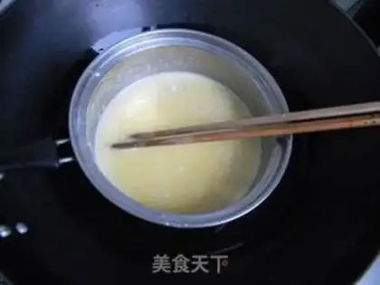 Make Coconut milk, yellow-faced bear bread step 1