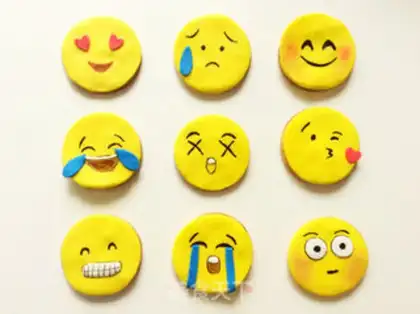 Make Face cookies step 8