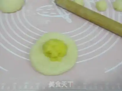 Make Coconut milk, yellow-faced bear bread step 7