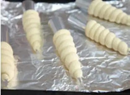 Make Spiral bread cream rolls step 3