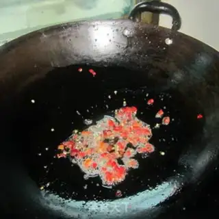 Make Dry chili meat pasta step 2