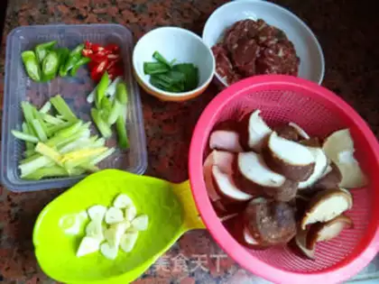 Make Fresh mushrooms and roast beef step 0