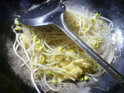Make Eggs and sprouts step 4