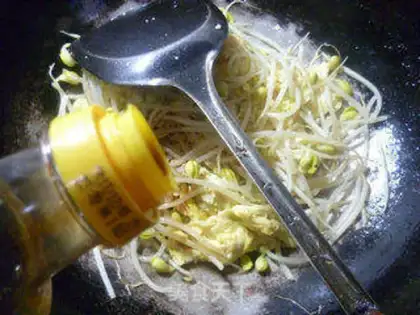 Make Eggs and sprouts step 5