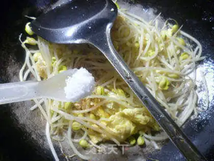 Make Eggs and sprouts step 6