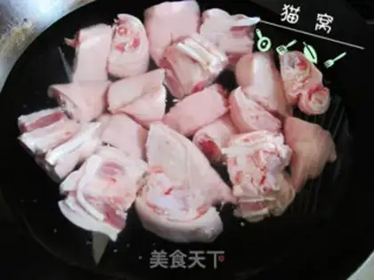 Make Peanut rice pig hoof soup step 0